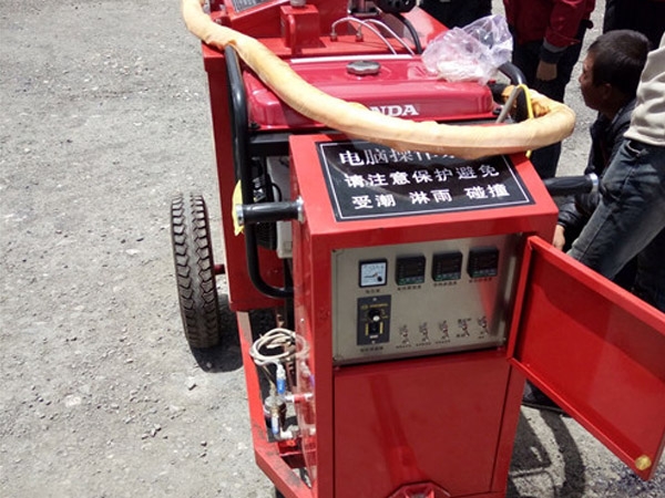 道路瀝青灌縫機