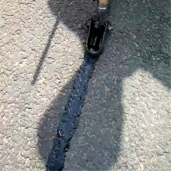 瀝青灌縫膠補縫補漏簡單方法